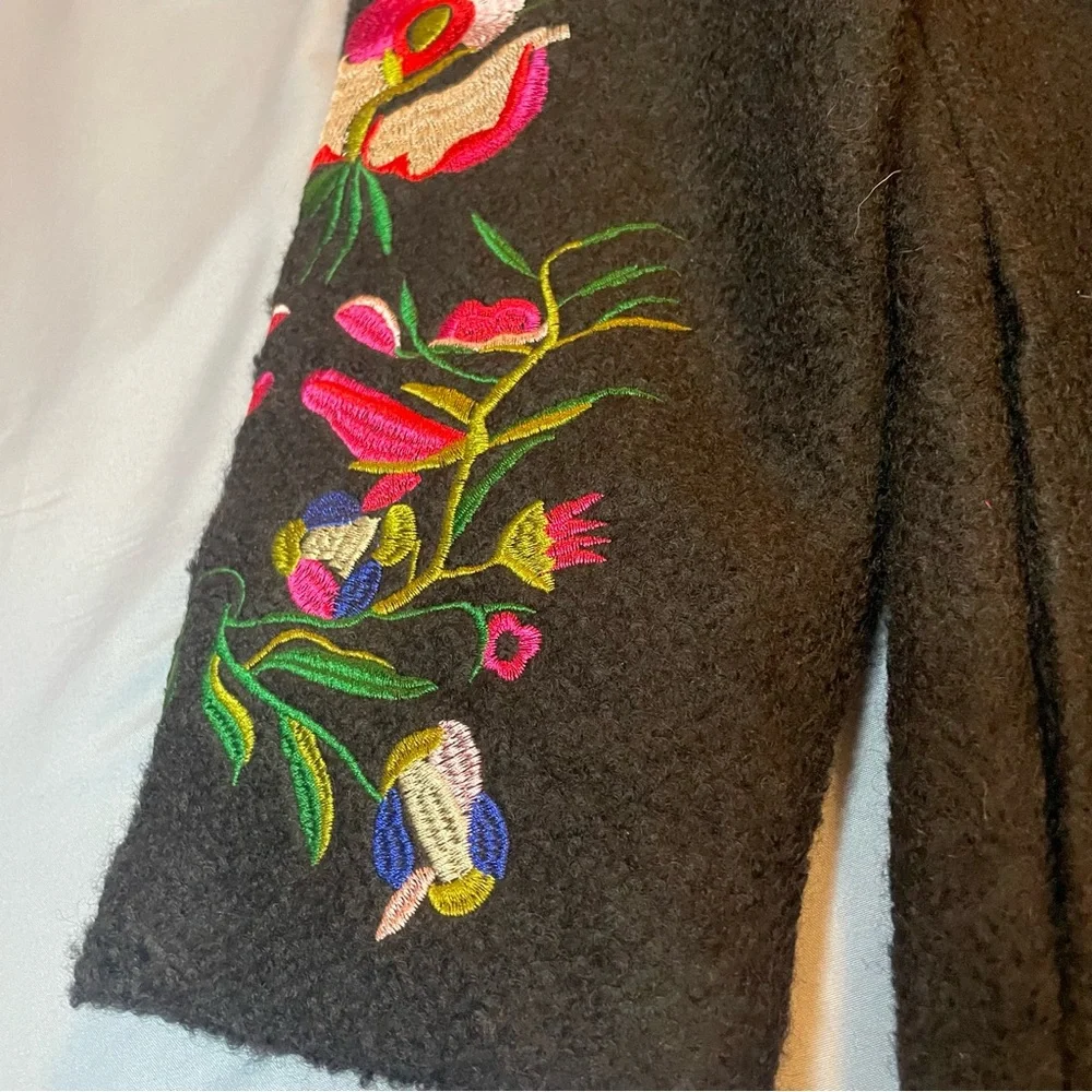 Elegant Vintage Embroidered Floral Black Jacket.
Size XL - Picture 9 of 15
